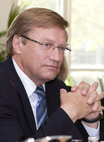 NRW-Wirtschaftsminister Harry K. Voigtsberger bei QSC