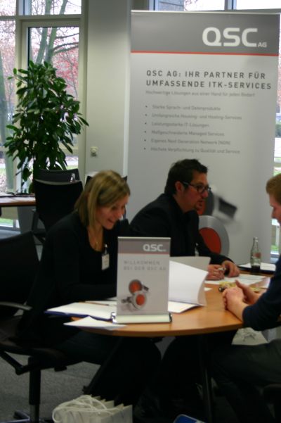Pamela Thurn und Fred F. Schmidt von der QSC-Personalabteilung bei Bewerbungsgesprächen.