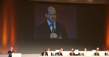 QSC-Vorstandschef Dr. Bernd Schlobohm bei seiner Rede vor der ordentlichen Hauptversammlung der QSC AG am 16. Mai 2012. Foto (cc): Dennis Knake / QSC AG.