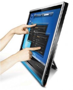 Multitouch-Steuerung am All-in-one-PC. Foto: Lenovo.