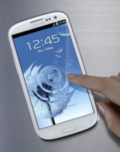 Das neue Samsung Galaxy S3 lässt sich per Multitouch, Sprache und – via Eye Tracking Software – auch über Blickkontakt steuern. Foto: Samsung.