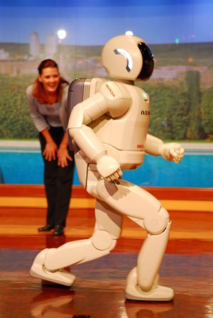 Der populärste humanoide Roboter, "Asimo" von Honda, kann laufen und Treppen steigen. Quelle: Honda.