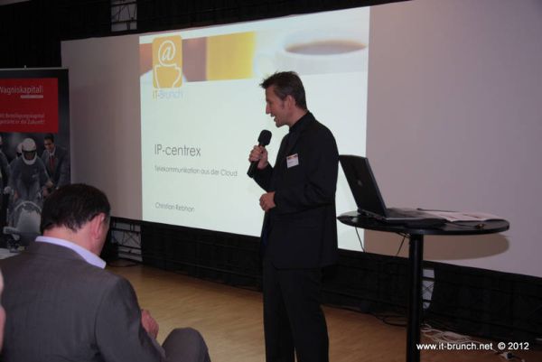 QSC-Produktmanager Christian Rebhan hält beim Ludwigsburger IT-Brunch einen Vortrag.