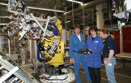 In der Automobilbranche werden Industrieroboter schon seit den sechziger Jahren eingesetzt. Quelle: Volkswagen AG.
