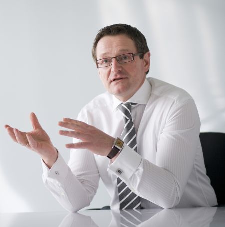 Jürgen Hermann, Finanzvorstand der QSC AG, wird im Mai 2013 den Vorstandsvorsitz von Dr. Bernd Schlobohm übernehmen.