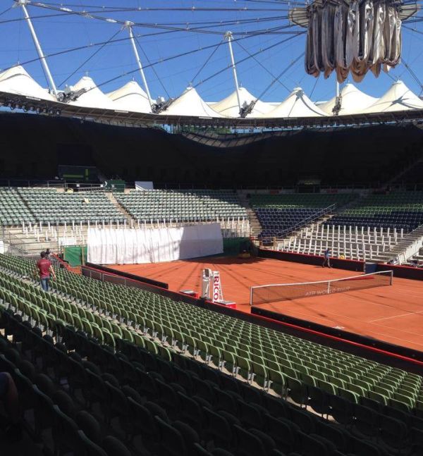 Center-Court am Rothenbaum in Hamburg: Die vollüberdachte Tennisanlage zählt zu den ältesten und größten in Deutschland. Einmal im Jahr findet hier ein ATP-Tennisturnier statt. Foto: QSC AG.