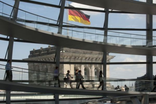 Ein IT-Sicherheitsgesetz hat der Deutsche Bundestag im Juni 2015 verabschiedet. Ende Juli ist das Gesetz in Kraft getreten - mit weitreichenden Folgen für viele Unternehmen. Foto: Kuppel des Reichstagsgebäude © Deutscher Bundestag / Katrin Neuhauser.