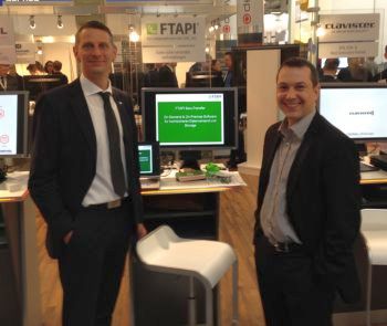 Machten Werbung für die Sicherheitslösungen von FTAPI: Björn Weisse (li.) und Florian Knoll vom Partnervertrieb IT-Systemhäuser der QSC AG. Foto: QSC AG.