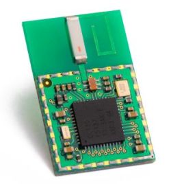 IoT-Modul von Q-loud zum Einbau in Endgeräte: Die 3,5 mal 1,5 cm kleine Platine enthält einen Microchip mit der Intelligenz zur verschlüsselten Datenübertragung zu einem Gateway via Funk. Foto: © Q-loud GmbH.